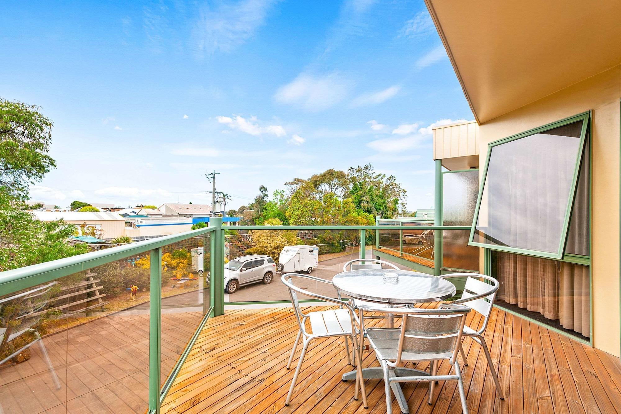 Comfort Inn & Suites Lakes Entrance Exterior photo